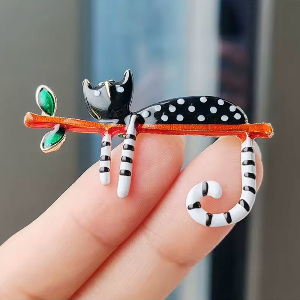 Cute Lovely kitten Kitty Cat Brooch - Black and White